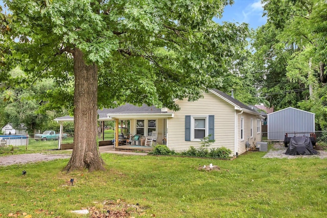 304 5th Ave, Columbia, TN 38401 - view of front facade with central AC, a front yard, and covered porch