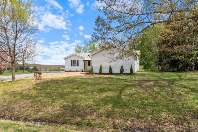 400 Log Wall Rd, Dickson, TN 37055 - ranch-style house with a front lawn