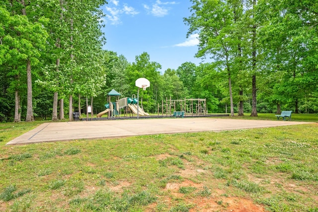 805 Waldon Ct, Clarksville, TN 37042 - community playground featuring a lawn