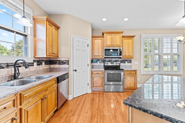 3337 Tarsus Rd, Palmyra, TN 37142 - kitchen featuring appliances with stainless steel finishes, light wood-type flooring, decorative backsplash, pendant lighting, and recessed lighting