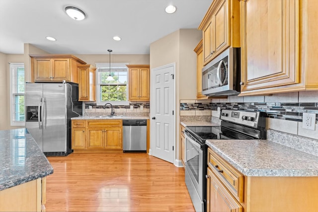 3337 Tarsus Rd, Palmyra, TN 37142 - kitchen with stainless steel appliances, light wood-style floors, backsplash, pendant lighting, and recessed lighting