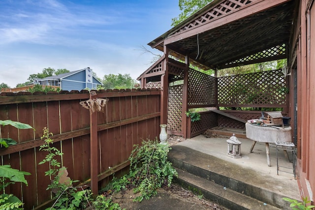 1023 Pine Valley Rd, Kingston Springs, TN 37082 - wooden deck with fence