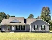 view of front of home featuring a front lawn
