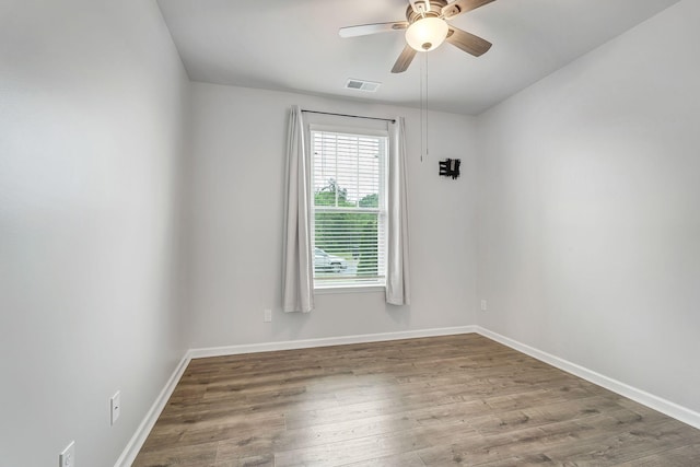 1044 Alta Vista Ln, Smyrna, TN 37167 - spare room featuring wood finished floors, a ceiling fan, and baseboards