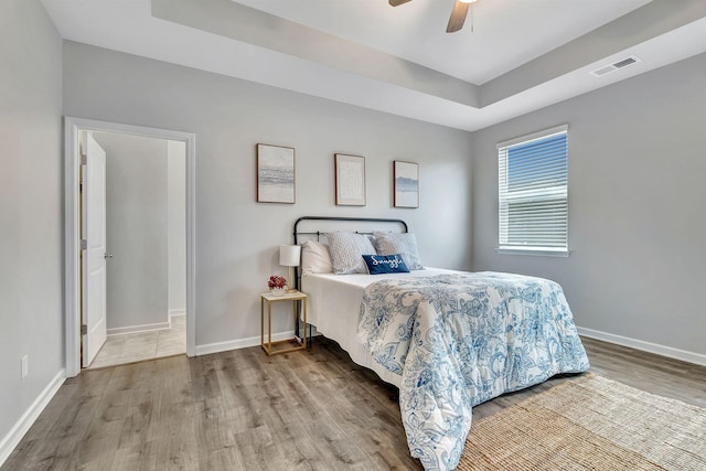 1044 Alta Vista Ln, Smyrna, TN 37167 - bedroom featuring wood finished floors, a tray ceiling, baseboards, and ceiling fan