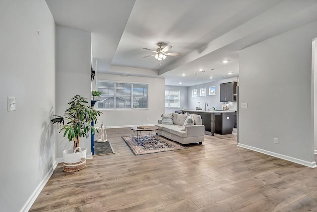 1044 Alta Vista Ln, Smyrna, TN 37167 - living area featuring ceiling fan, light wood-style floors, baseboards, a tray ceiling, and recessed lighting