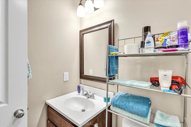 587 Mason Everette Rd, Belvidere, TN 37306 - bathroom with vanity