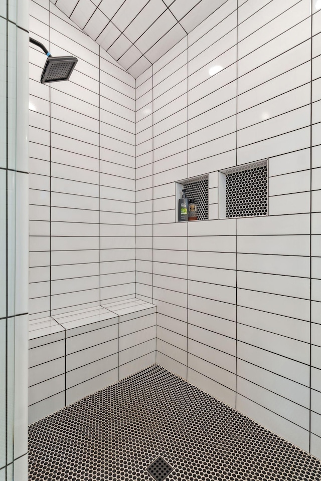 full bath featuring tiled shower