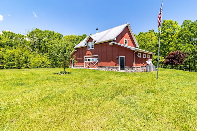 view of barn with a lawn
