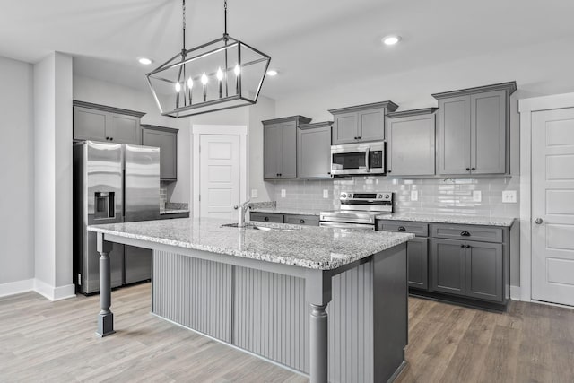 1132 General Marshall Ct, Murfreesboro, TN 37129 - kitchen with appliances with stainless steel finishes, a sink, gray cabinets, tasteful backsplash, and recessed lighting