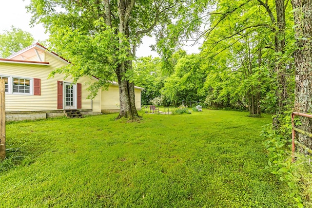 170 School House Ln, Castalian Springs, TN 37031 - view of green lawn with entry steps