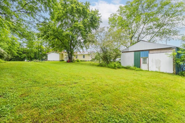 170 School House Ln, Castalian Springs, TN 37031 - view of grassy yard featuring a pole building and an outdoor structure