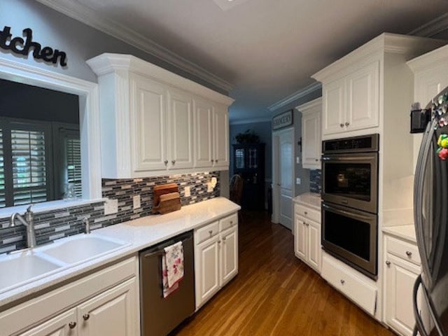 3411 Meadowcrest Dr, Murfreesboro, TN 37129 - kitchen featuring stainless steel appliances, a sink, white cabinets, decorative backsplash, and light countertops