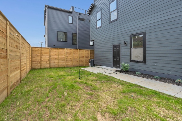 view of yard featuring central AC unit