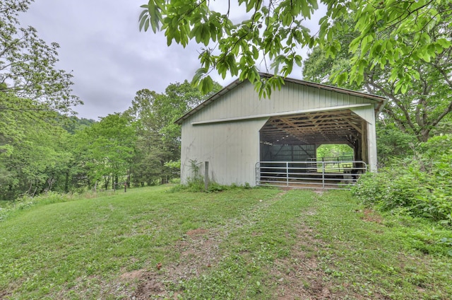 1271 Bivins Rd, Lewisburg, TN 37091 - view of pole building with a detached carport and a yard