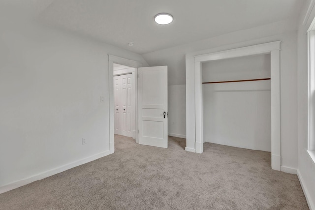 unfurnished bedroom featuring carpet, a closet, and baseboards