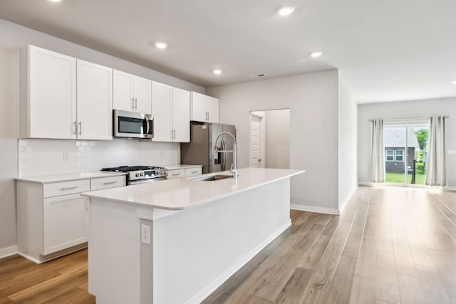 440 Golden Meadow Ln, Hendersonville, TN 37075 - kitchen featuring appliances with stainless steel finishes, a kitchen island with sink, white cabinets, backsplash, and recessed lighting