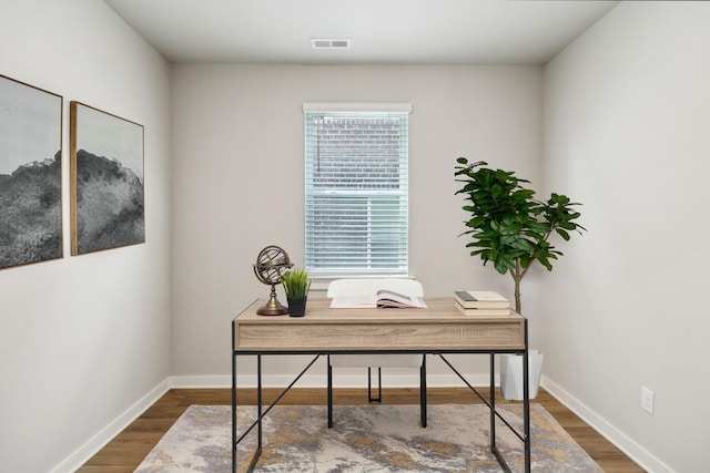 440 Golden Meadow Ln, Hendersonville, TN 37075 - office space featuring dark wood-style floors and baseboards