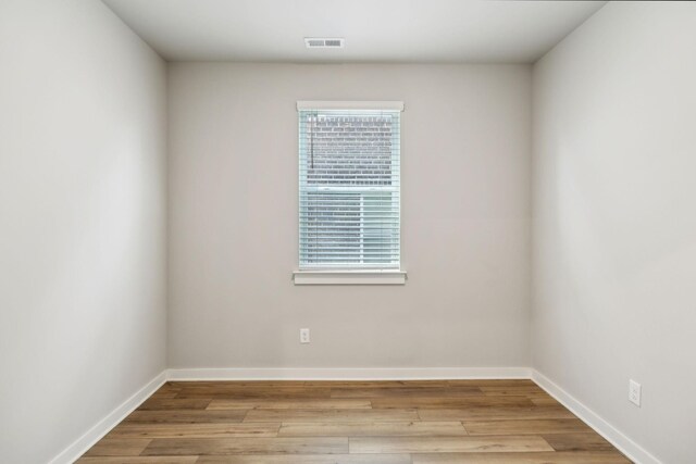 440 Golden Meadow Ln, Hendersonville, TN 37075 - unfurnished room featuring plenty of natural light, wood finished floors, and baseboards