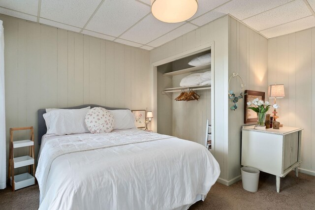 698 Crestview Dr, Sparta, TN 38583 - carpeted bedroom featuring a closet and a drop ceiling