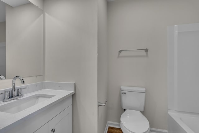 2732 Linmar Ave, Nashville, TN 37215 - bathroom featuring baseboards, toilet, a bathtub, and vanity