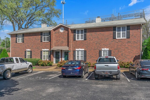 2732 Linmar Ave, Nashville, TN 37215 - view of building exterior with uncovered parking