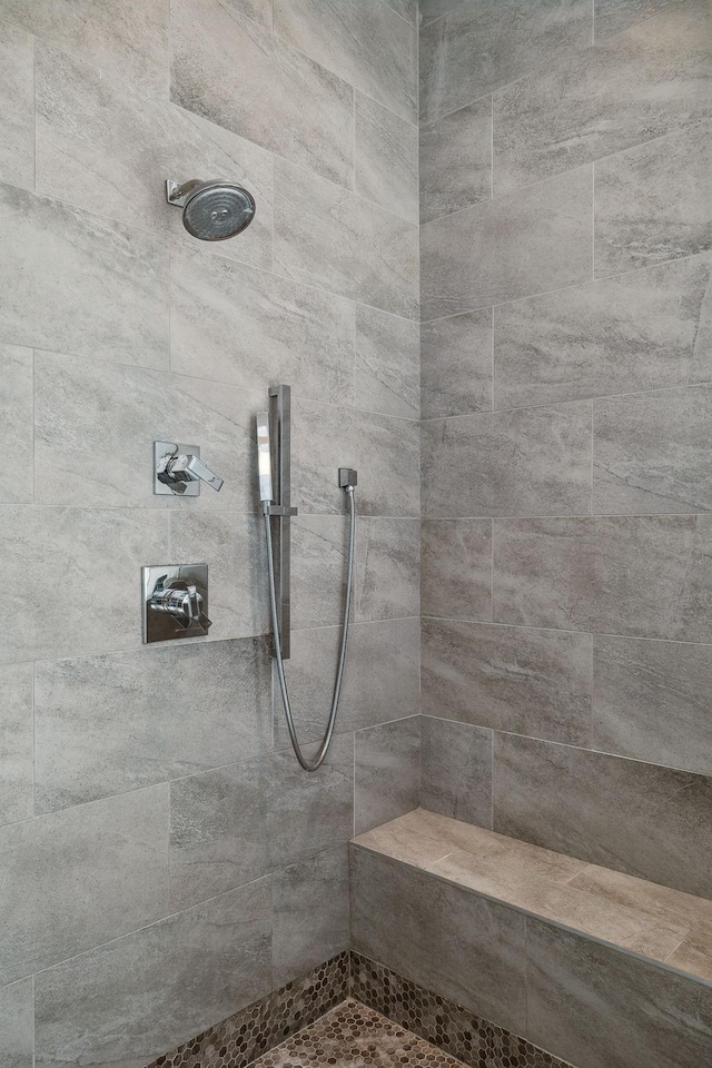 1211A Sigler St, Nashville, TN 37203 - bathroom with tiled shower