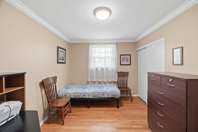 103 Walnut Dr, Carthage, TN 37030 - bedroom with ornamental molding, light wood-style floors, baseboards, and a closet