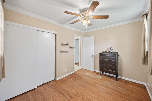 103 Walnut Dr, Carthage, TN 37030 - bedroom with crown molding, light wood-type flooring, baseboards, a closet, and a ceiling fan