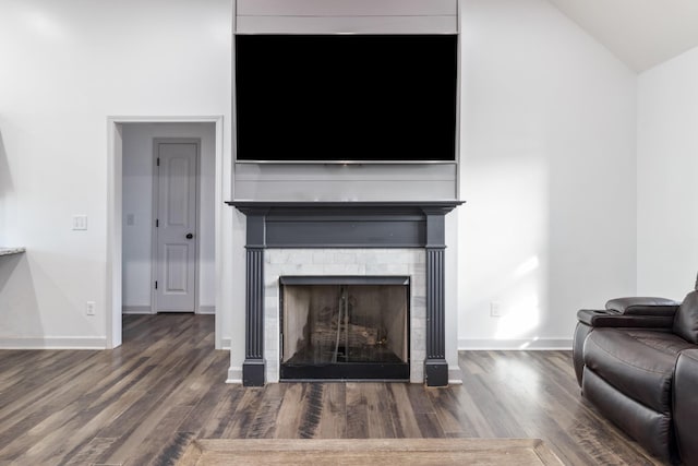 7919 Natahna Ct, Murfreesboro, TN 37127 - living area with wood finished floors, baseboards, a fireplace, and lofted ceiling