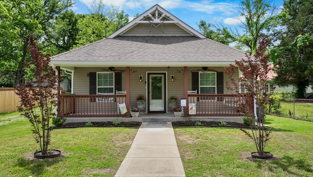 914 Woodland St, Clarksville, TN 37040 - bungalow-style home featuring covered porch, a ceiling fan, and a shingled roof