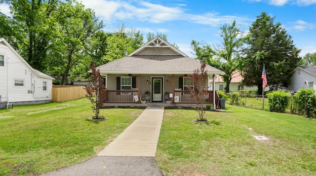 914 Woodland St, Clarksville, TN 37040 - bungalow-style house with a porch and a shingled roof