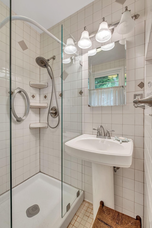 1008 Downey Dr, Nashville, TN 37205 - full bath featuring a stall shower, tile walls, and tile patterned floors