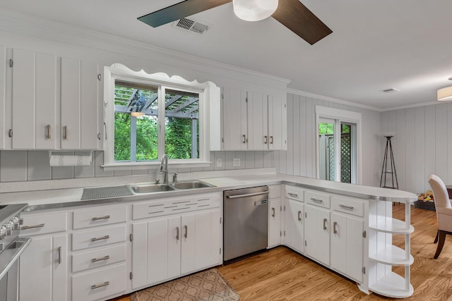 1008 Downey Dr, Nashville, TN 37205 - kitchen with appliances with stainless steel finishes, light countertops, plenty of natural light, crown molding, and a peninsula
