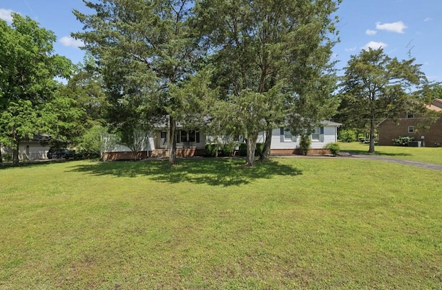 421 Robertson Dr, Smyrna, TN 37167 - view of grassy yard featuring asphalt driveway and a porch