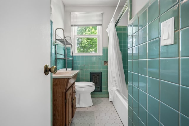 1003 Copper Still Cir, Kingston Springs, TN 37082 - full bath featuring tile patterned floors, tile walls, toilet, vanity, and shower / bathtub combination with curtain