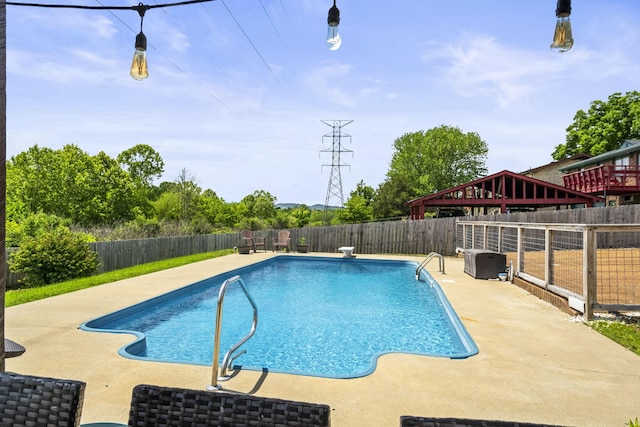 553 Huntington Pkwy, Nashville, TN 37211 - view of swimming pool featuring a fenced backyard and a patio area