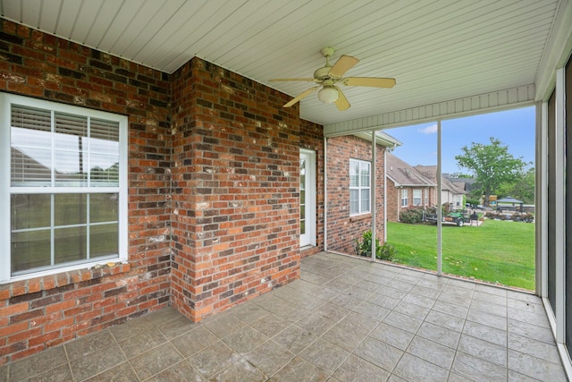 1015 Kingman Ave, Murfreesboro, TN 37129 - unfurnished sunroom featuring ceiling fan