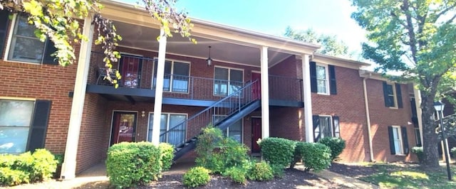view of front facade with brick siding