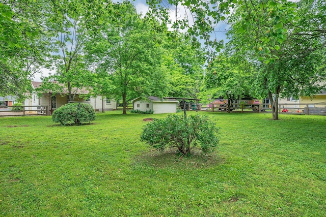 215 Wheeler Ave, Nashville, TN 37211 - view of yard featuring an outdoor structure