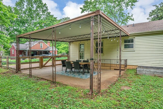 215 Wheeler Ave, Nashville, TN 37211 - view of patio with fence