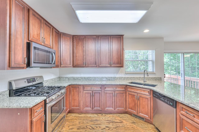 408 Parish Pl, Franklin, TN 37067 - kitchen featuring appliances with stainless steel finishes, a sink, recessed lighting, light stone counters, and light wood finished floors