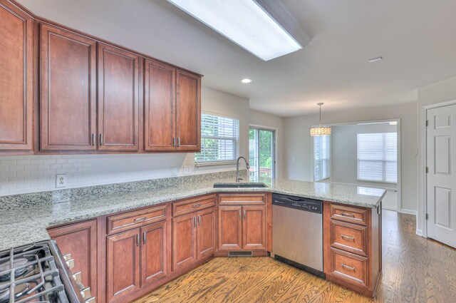 408 Parish Pl, Franklin, TN 37067 - kitchen with dishwasher, a sink, light wood finished floors, a peninsula, and recessed lighting