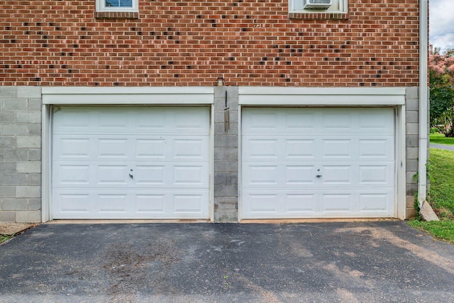 1006 Hillcrest Cir, Pleasant View, TN 37146 - garage with driveway