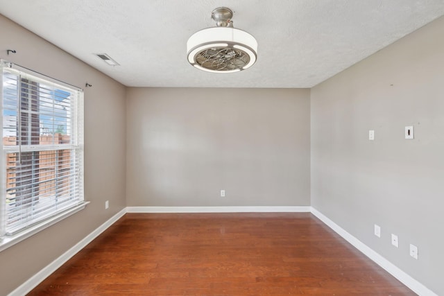 325 Golfview Ln, Springfield, TN 37172 - unfurnished room with wood finished floors, baseboards, and a textured ceiling