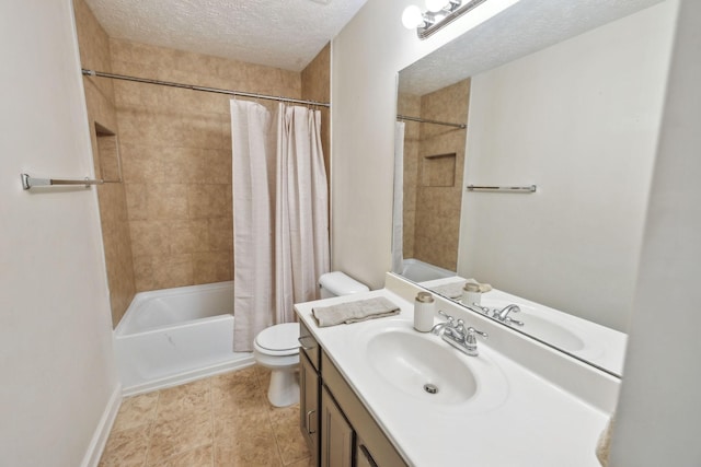 325 Golfview Ln, Springfield, TN 37172 - full bathroom featuring toilet, a textured ceiling, vanity, and shower / bath combo