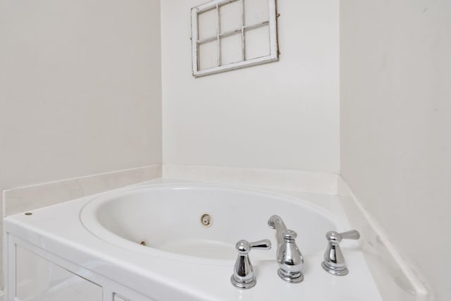 325 Golfview Ln, Springfield, TN 37172 - bathroom with a whirlpool tub