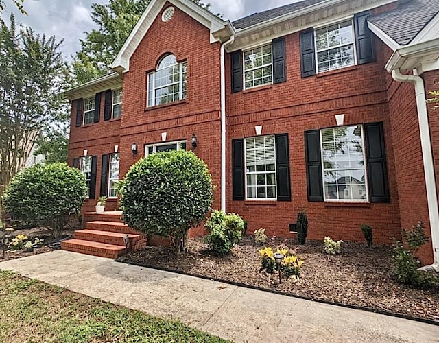view of front facade featuring brick siding