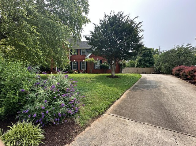6900 Snow View Ln, Ooltewah, TN 37363 - view of front of property featuring driveway