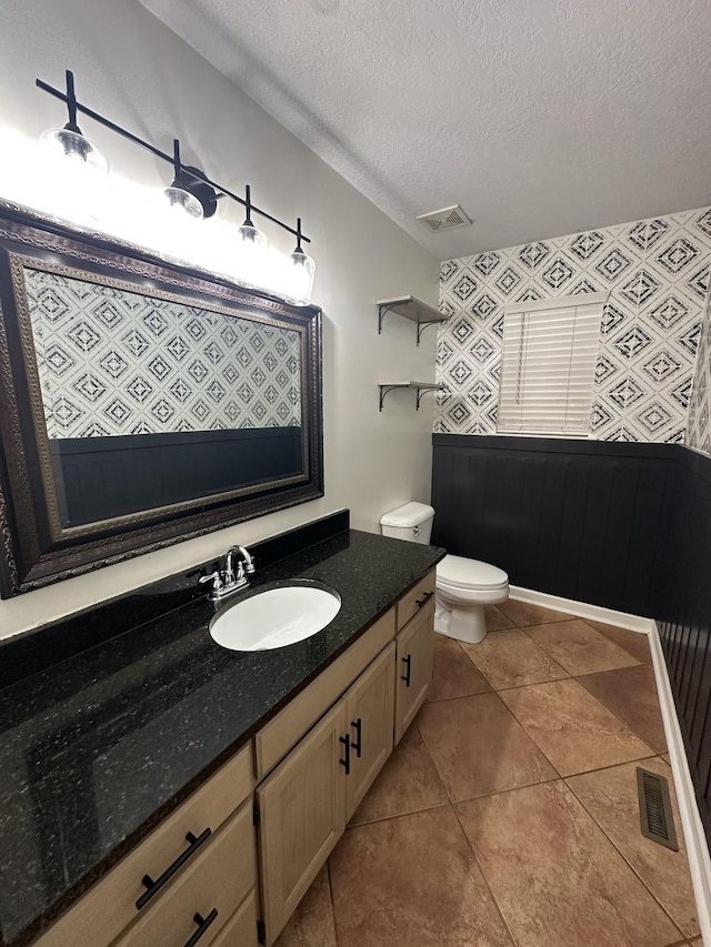 6900 Snow View Ln, Ooltewah, TN 37363 - bathroom featuring vanity, a textured ceiling, toilet, and tile patterned floors